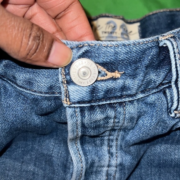 We The Free, Free People Denim Frayed Hem Women's Shorts size 28 - Picture 4 of 12